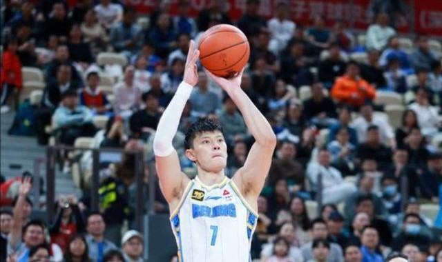 开云体育-CBA丨许利民：曾凡博争取下场复出，赵睿腰伤不算严重