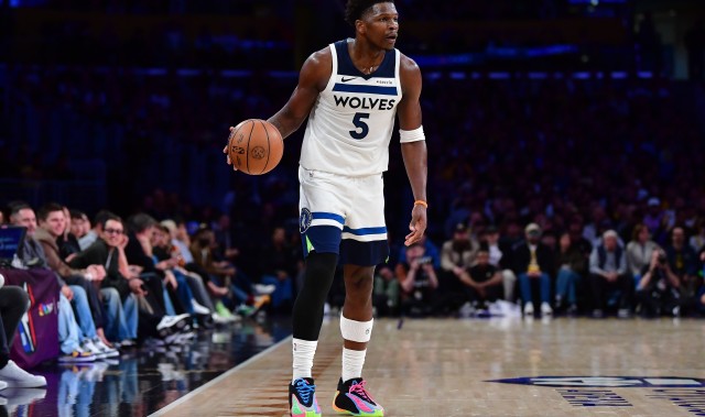 官方入口-艾维曾抨击：爱德华兹说恐同言论还能打球 因为他是能赚钱的球星