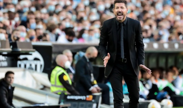 体育平台-西蒙尼怒斥欧足联：小蜘蛛摔倒了两次触球，规则就变了这让我羞愧