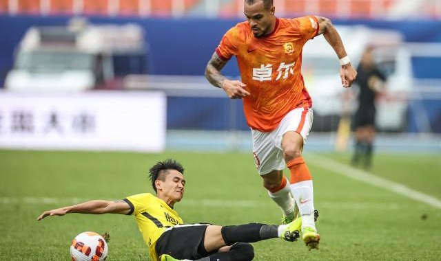官方入口-李金羽依靠两大外援完成救赎 武汉长江走出四连败