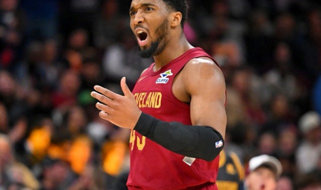 体育平台-切特30+14+5+2+4无缘今日最佳！对不起，你碰到创纪录的米切尔了